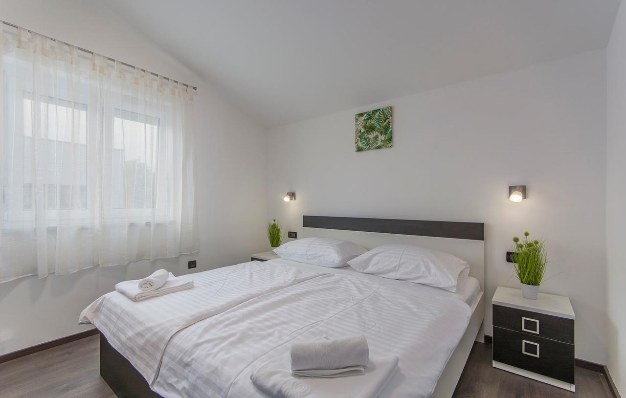 Silver Holiday House Vrvari エクステリア 写真